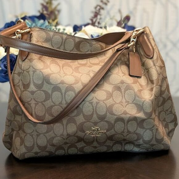 O2 COACH Hallie Shoulder Signature Canvas (NWOT) - Picture 1 of 15